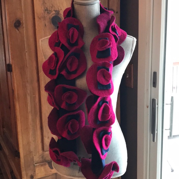 Platania Accessories - EUC Wool blend scarf. Great style-great colors!